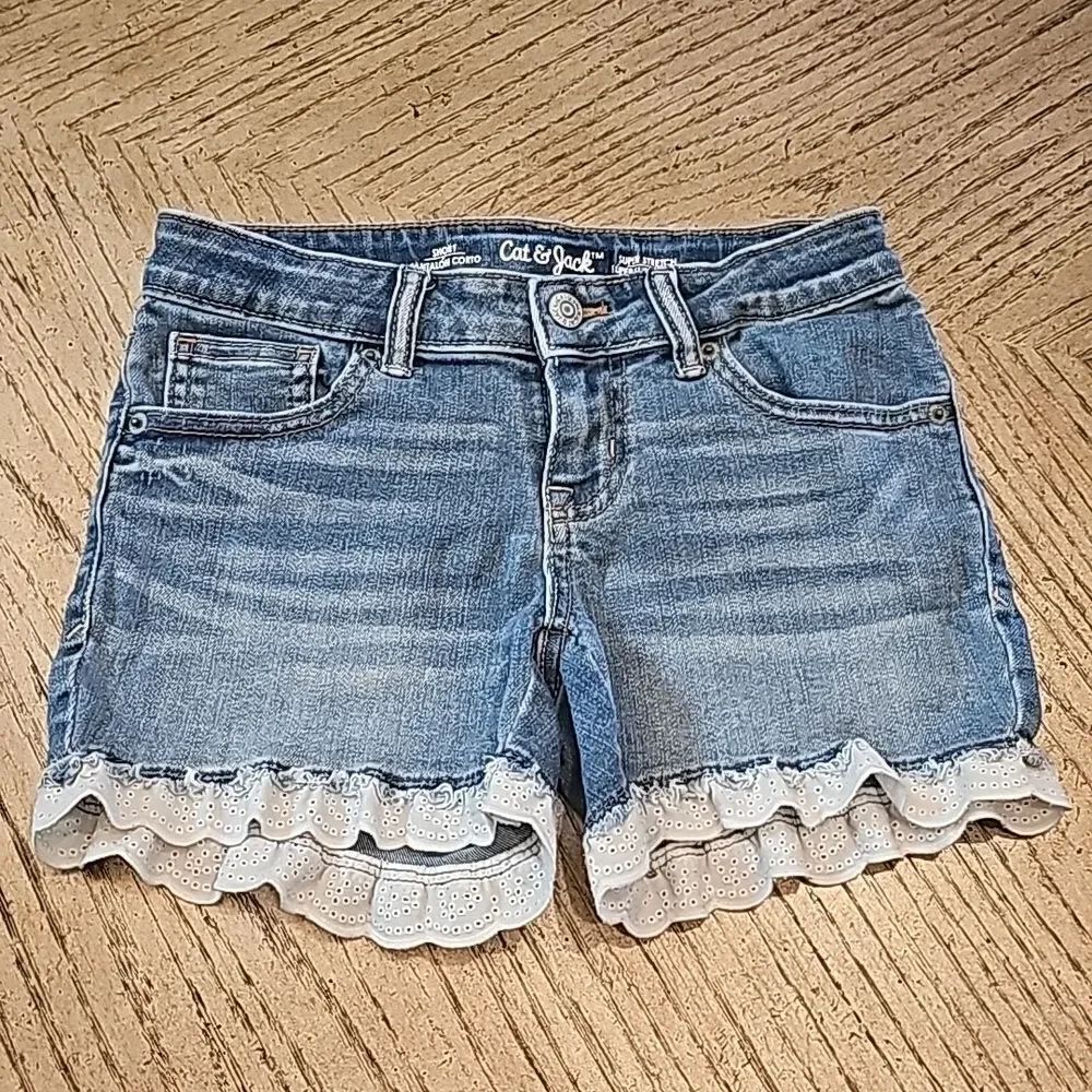 Denim whith white lace trim shorts size 7/8 Cat& Jack